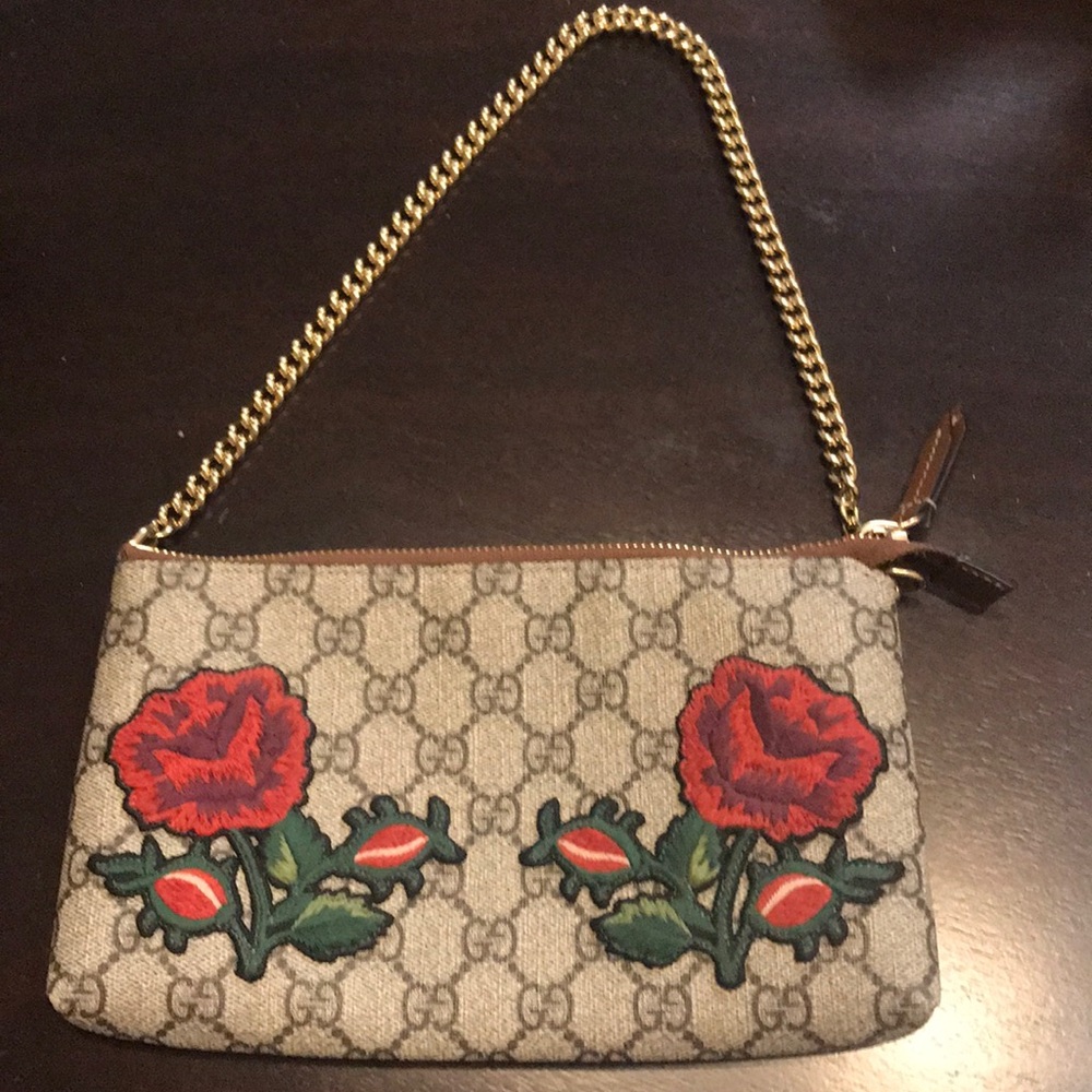 Limited Edition! Gucci “Love Is Blind” rose clutch